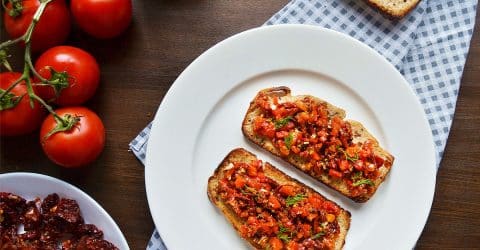 Untable de tomates secos y pimiento asado